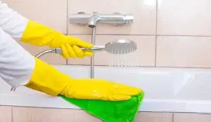 How to deep clean your bathtub.