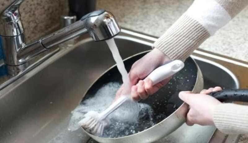 Frying pan handle cleaning and restoration process.