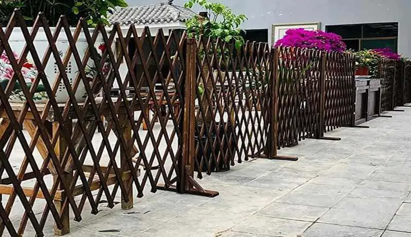 How to install wooden garden dividers.