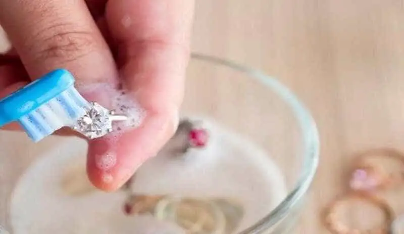 How to keep stainless steel jewelry clean.