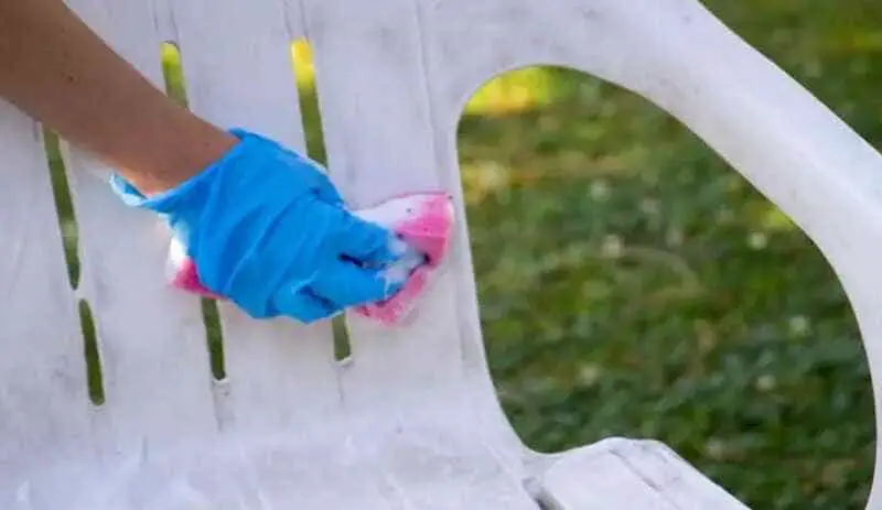 Proper ways on how to clean white plastic chairs.