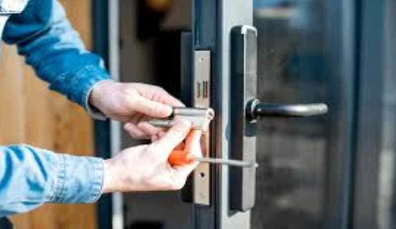 Safe and secure handling of house keys.